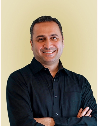 Dr-Syed-Implantologist-min